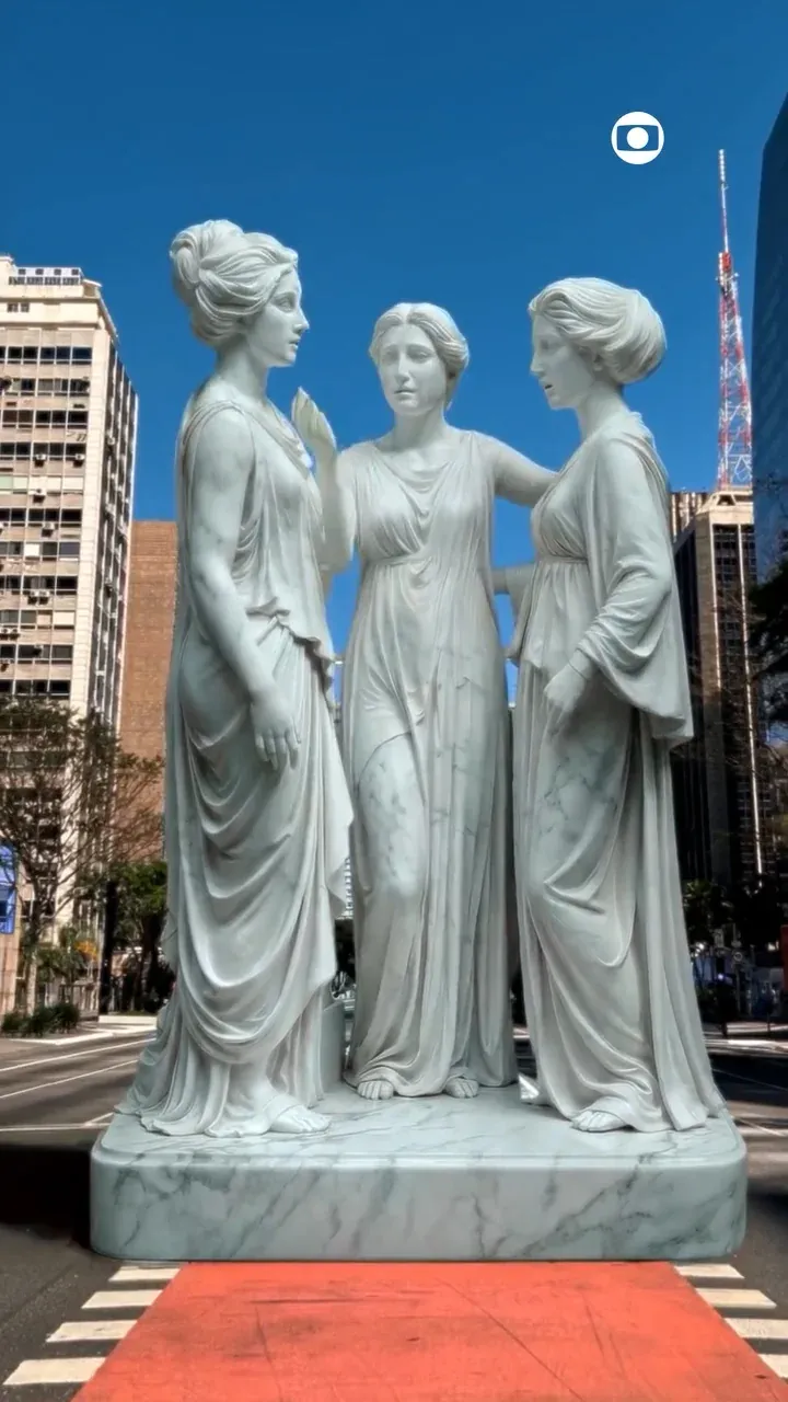 FOOH: trio de estátuas de mármore no meio da Avenida Paulista, campanha da TV Globo