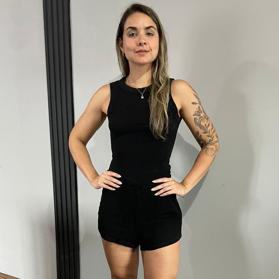 Foto de corpo inteiro exigida pelo padrão atual do mercado
